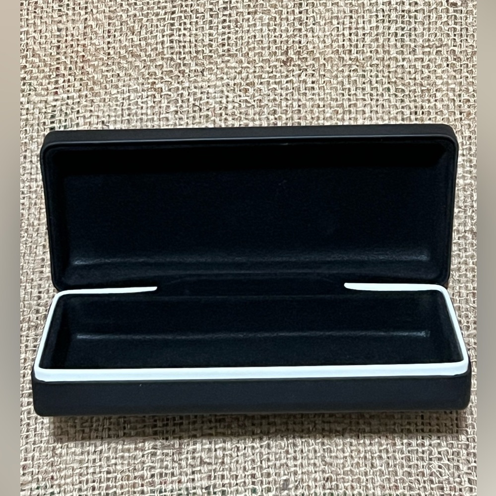 Givenchy Paris eyeglass case - Picture 4 of 4
